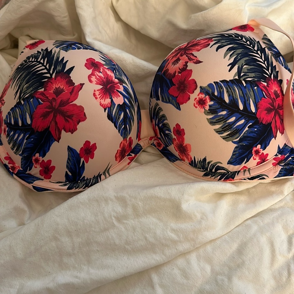 Victoria’s Secret pink wear everywhere super push-up bra 36D